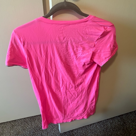 Women’s pink workout top - Picture 4 of 5